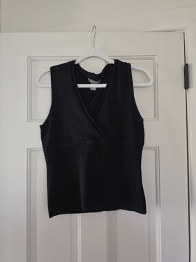 Kenar Knit Sleeveless Black V-Neck Women’s Top